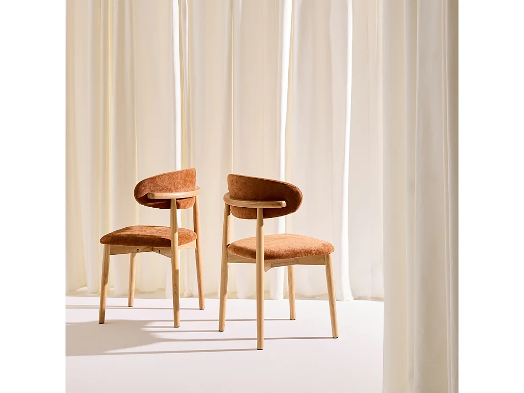 Silla de madera de caucho natural y tela de chenilla, set de 2 natural