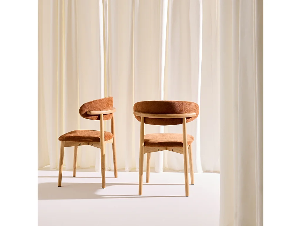 Silla de madera de caucho natural y tela de chenilla, set de 2 natural