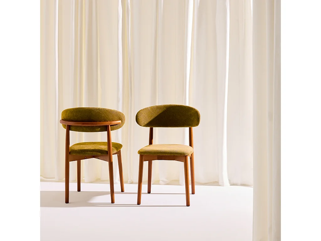 Lot de 2 chaises bois d'hévéa noyer et tissu chenille moutarde - Paola