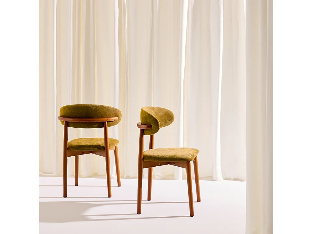 Lot de 2 chaises bois d'hévéa noyer et tissu chenille moutarde - Paola