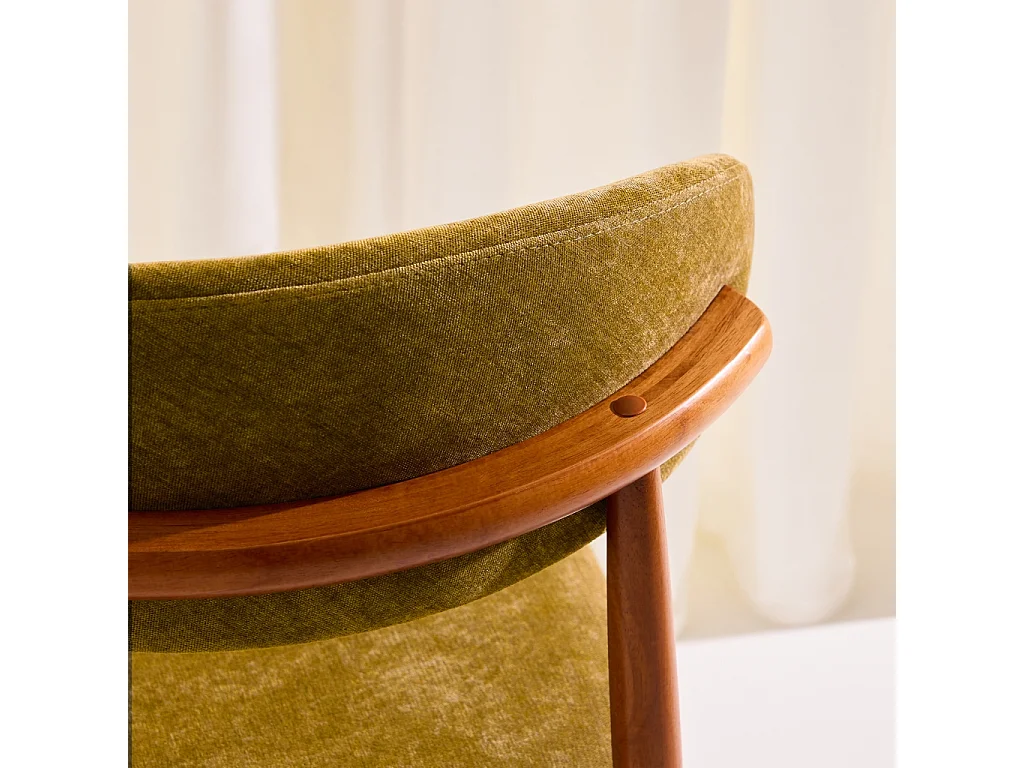Lot de 2 chaises bois d'hévéa noyer et tissu chenille moutarde - Paola