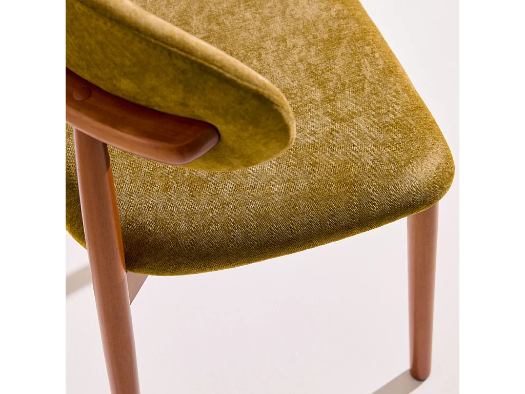 Lot de 2 chaises bois d'hévéa noyer et tissu chenille moutarde - Paola