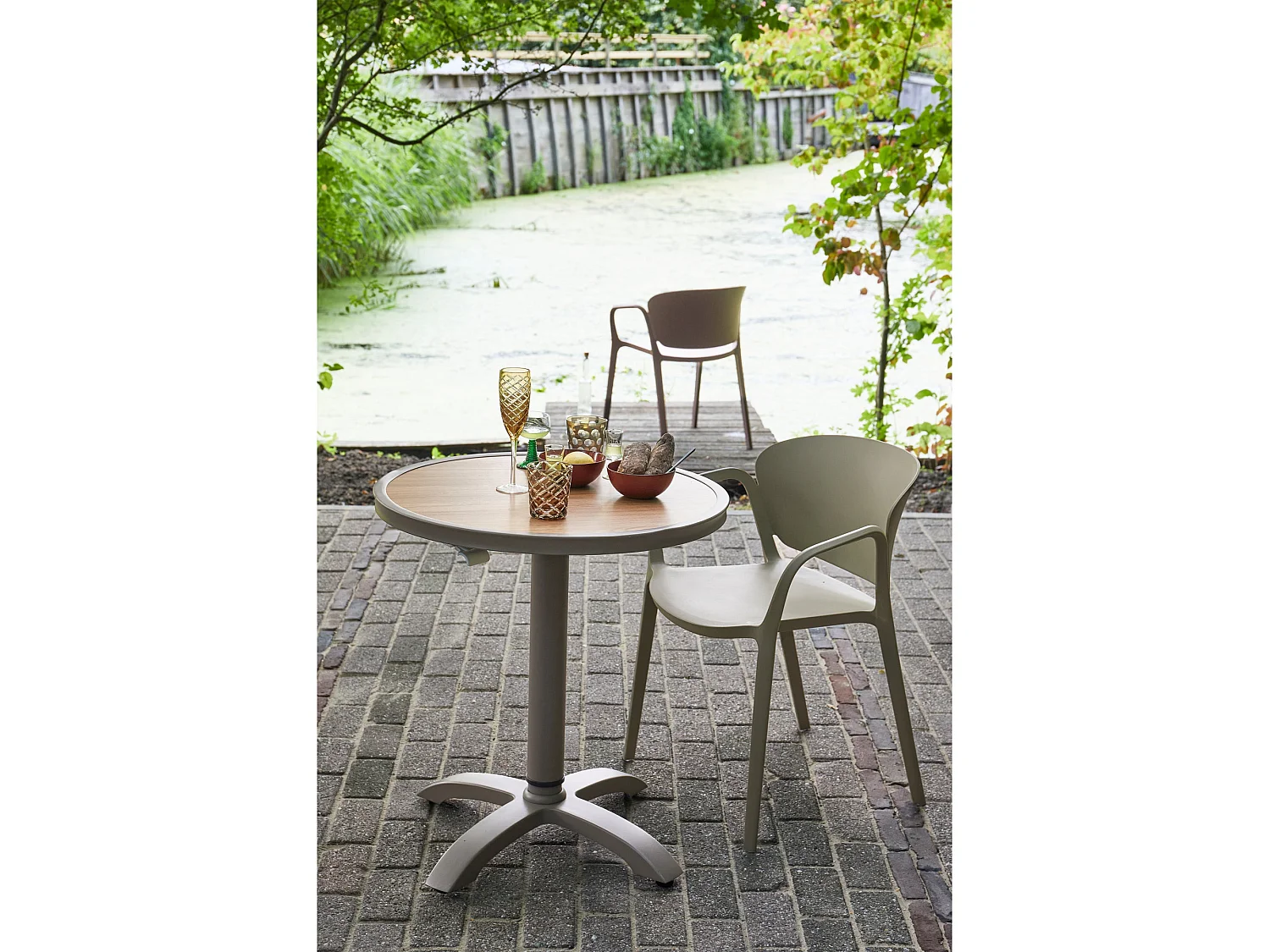 Lot de 2 chaises de jardin en polypropylène BENT