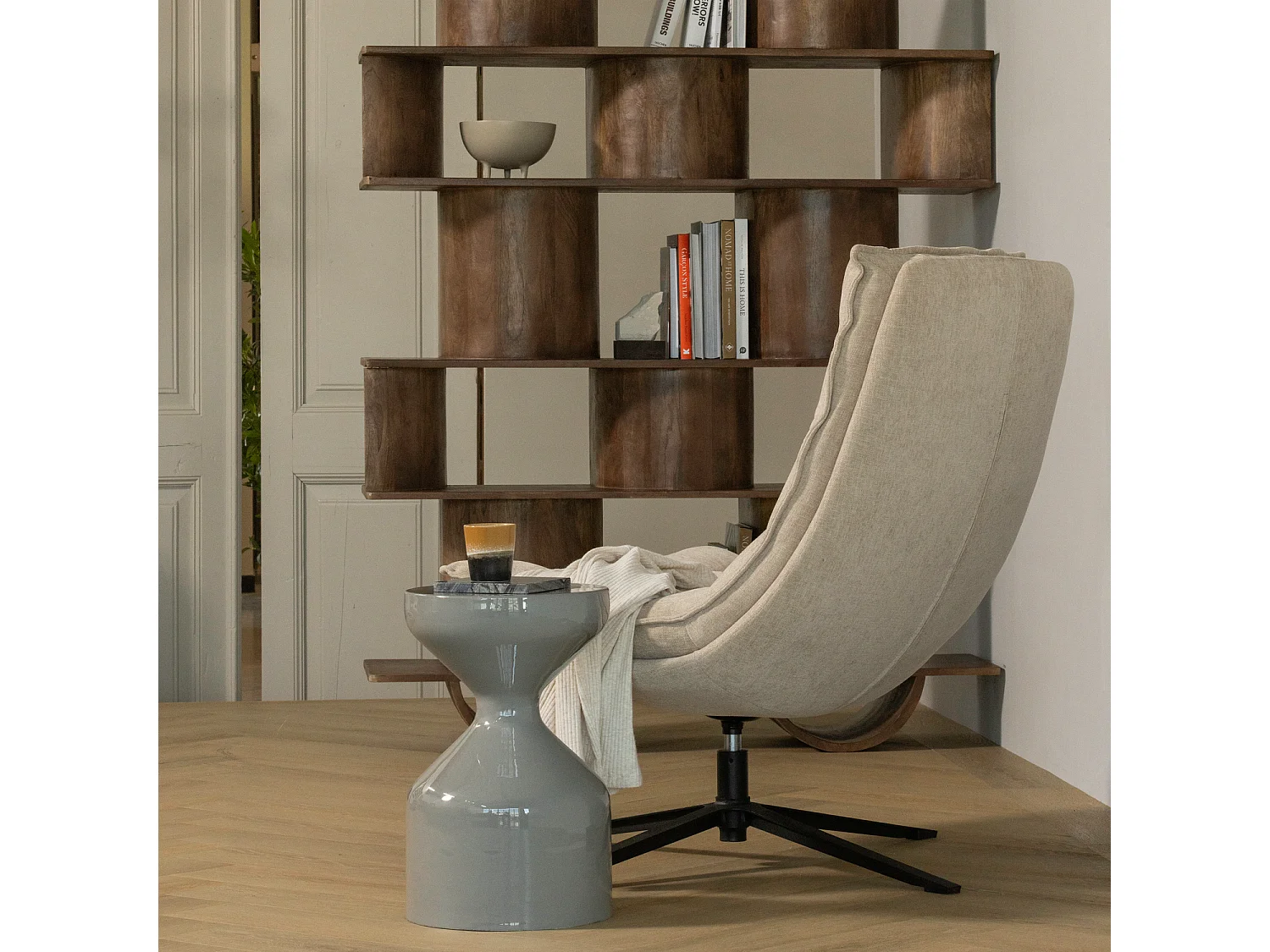 Fauteuil pivotant avec hocker en chenille KUBE