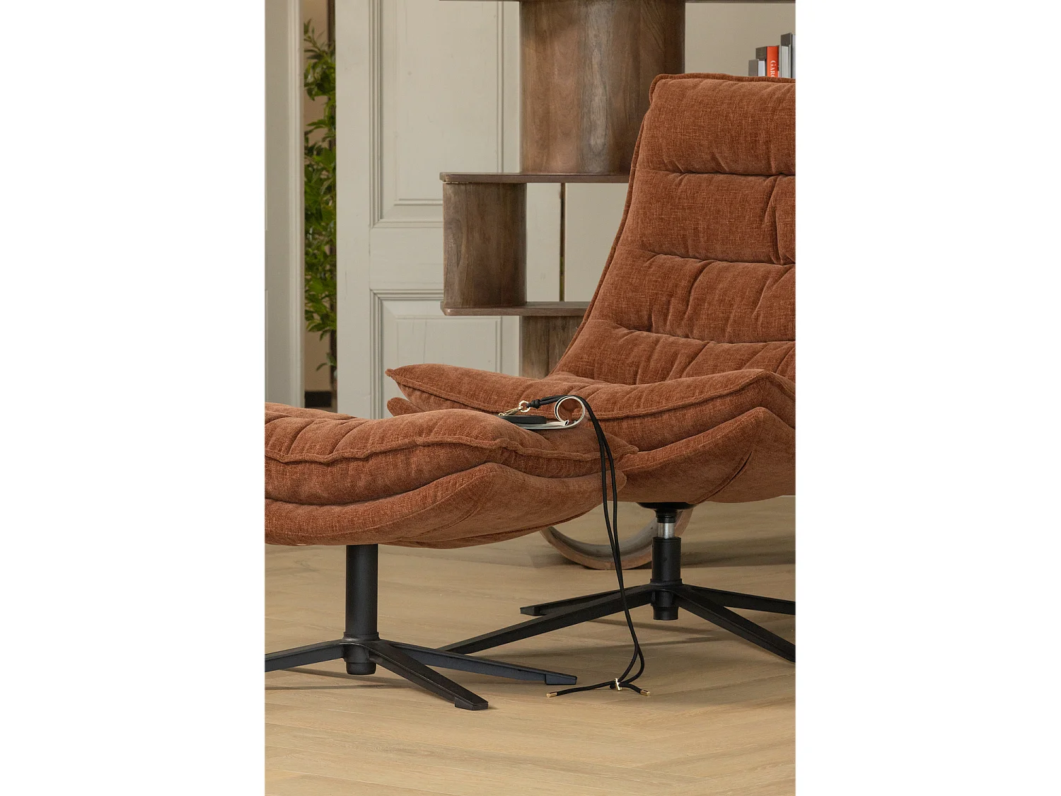 Fauteuil pivotant avec hocker en chenille KUBE