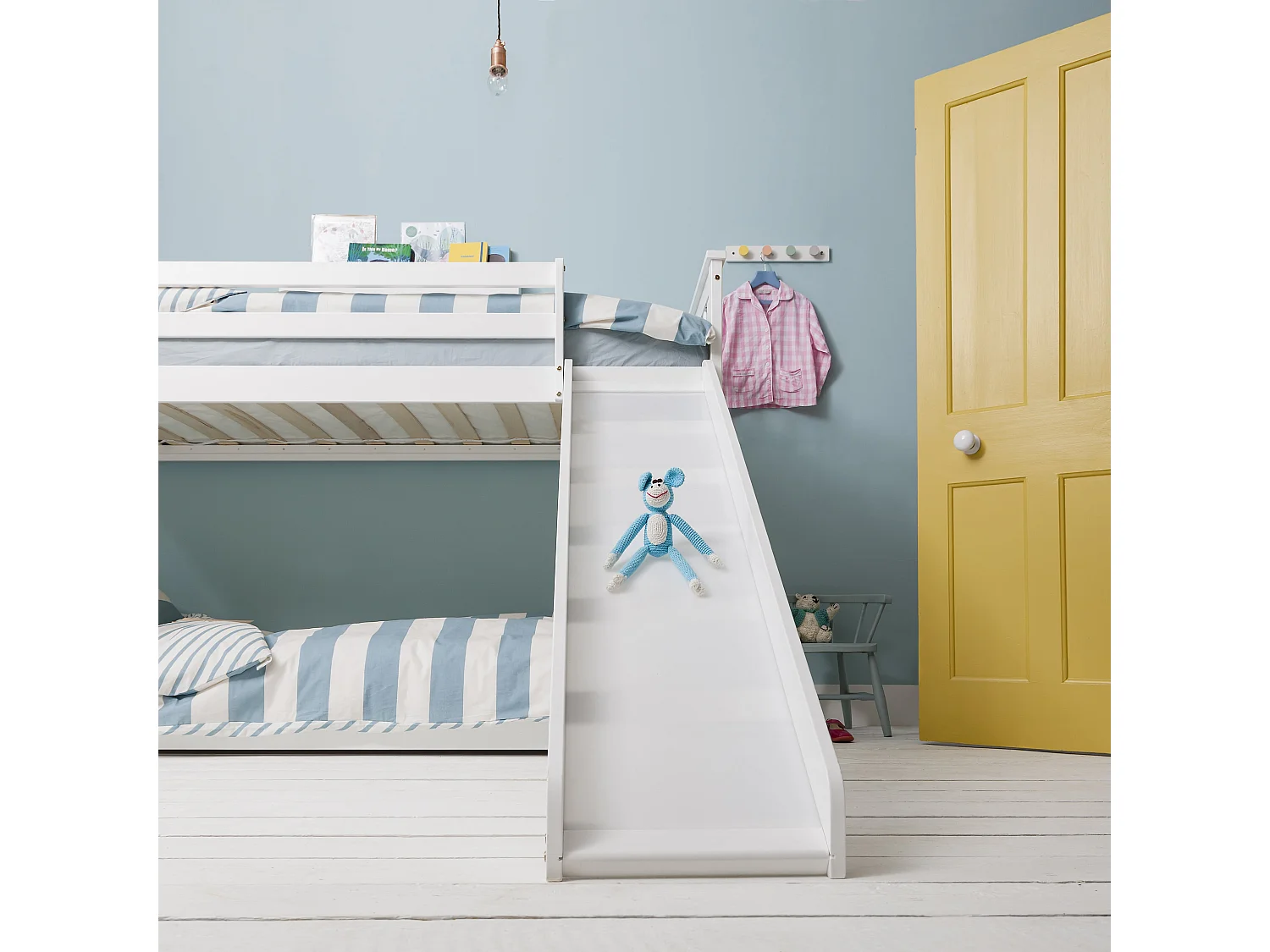 Noa & Nani Tuva Cabin Bed Low with Bunk Underbed Slide & Pirate Hideaway Package in White