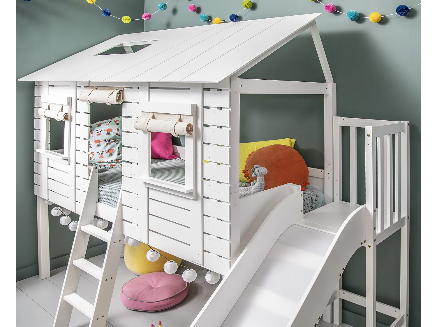 Noa & Nani Christopher Treehouse Midsleeper Bed with Slide in White