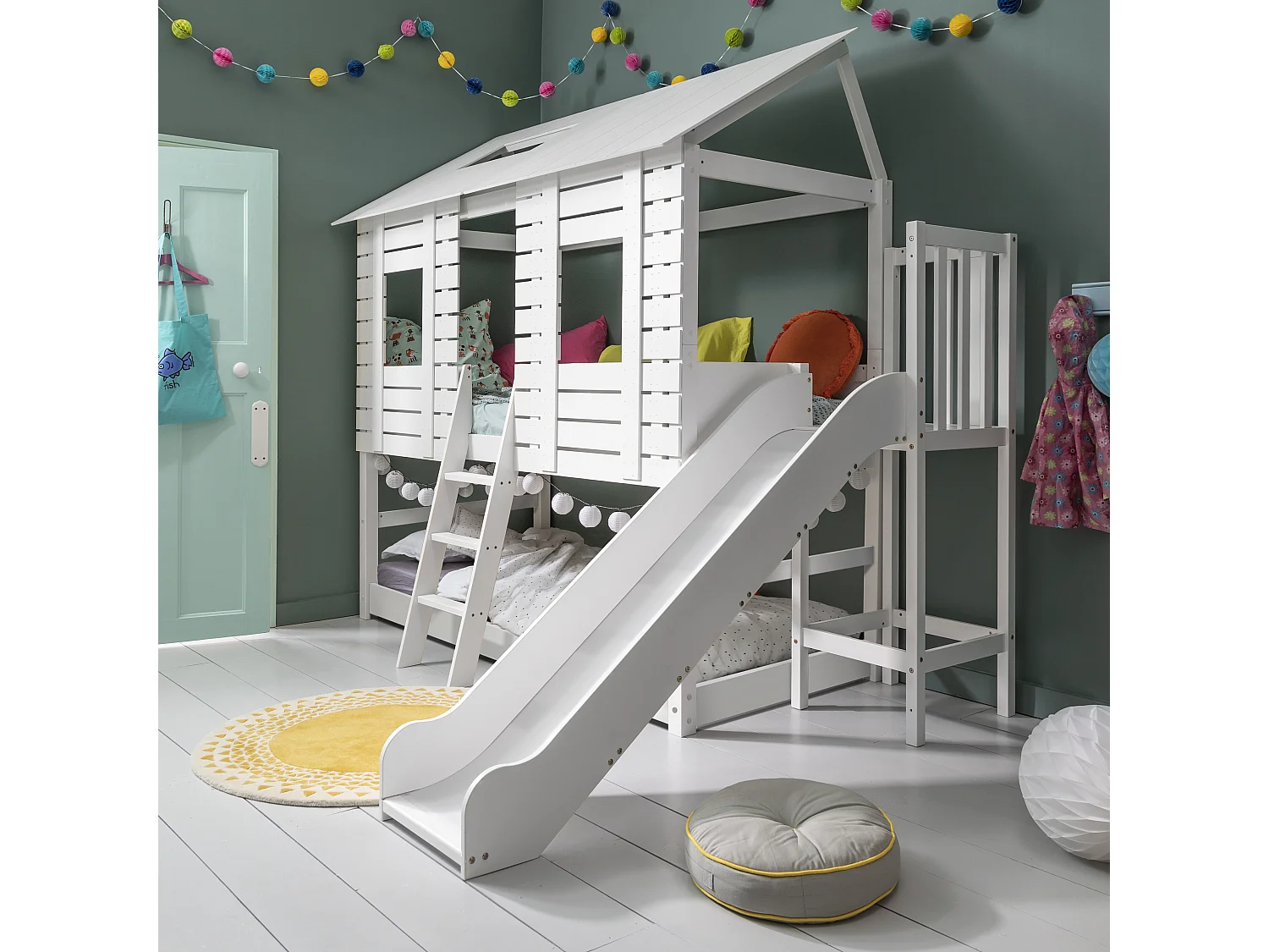 Noa & Nani Christopher Treehouse Midsleeper Bed with Slide in White