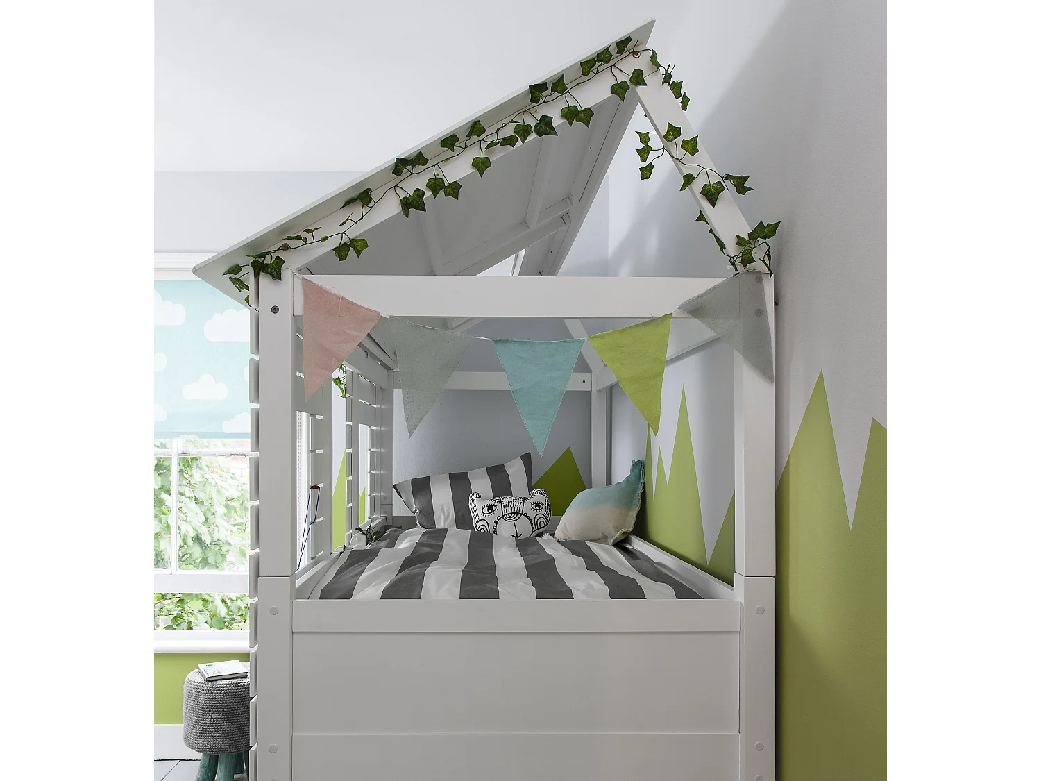 Noa & Nani Christopher Jungle Treehouse Midsleeper Bed with Canvas Windows in White