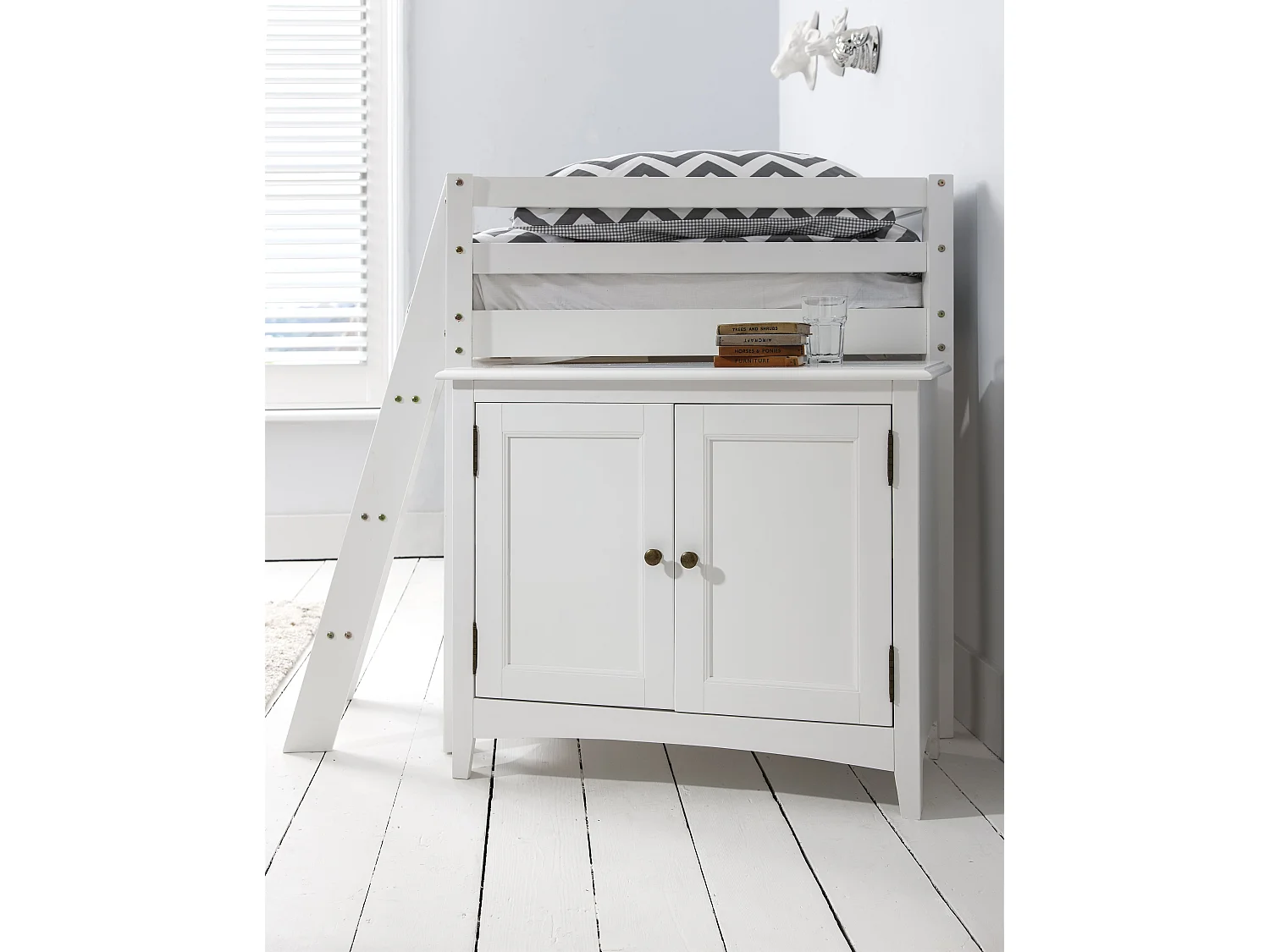 Noa & Nani Moro Sleepstation with Chest of Drawers, Cabinet & Desk in White