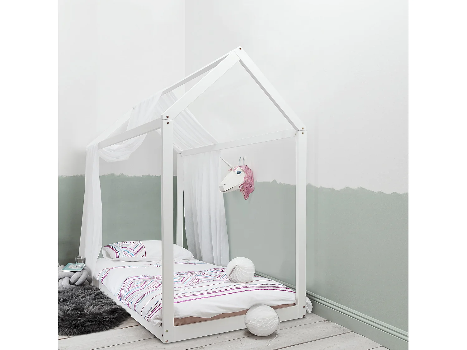 Noa & Nani Kara Single 4 Poster Bed Frame in White