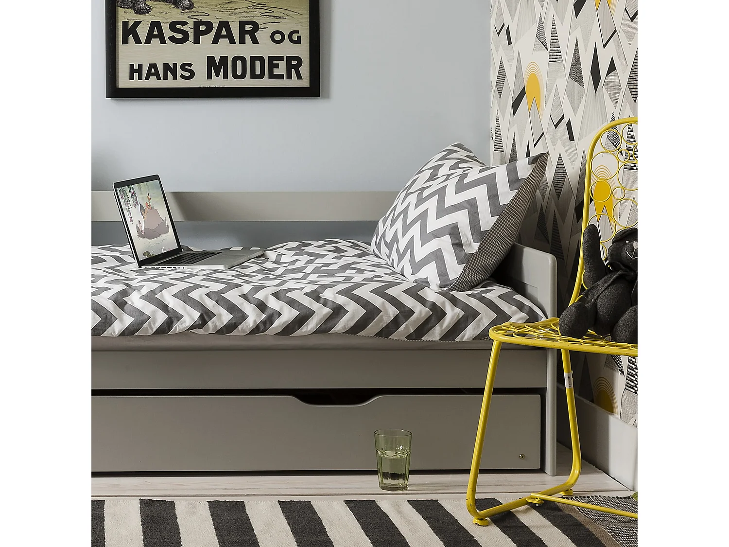 Noa & Nani Hove Day Bed with Pullout Trundle in Silk Grey