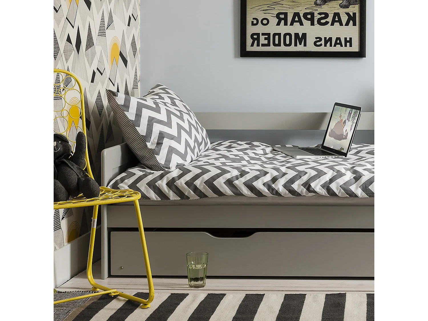 Noa & Nani Hove Day Bed with Pullout Trundle in Silk Grey