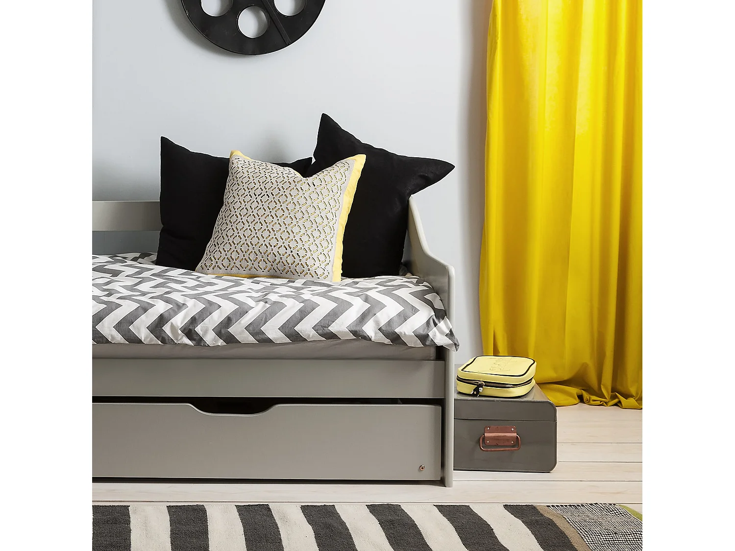 Noa & Nani Hove Day Bed with Pullout Trundle in Silk Grey