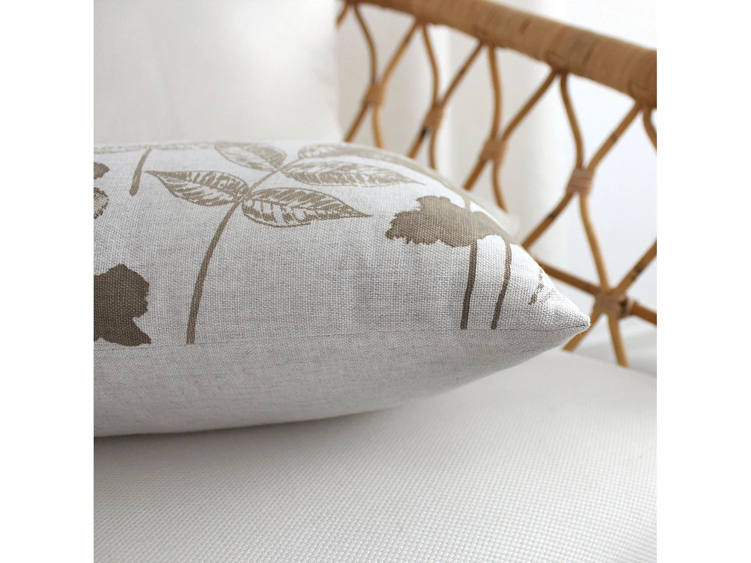 Lot de 2 Coussins déhoussables, rectangulaire 30x50cm, Motifs végétaux, Collection Natura, CMADECO - Beige