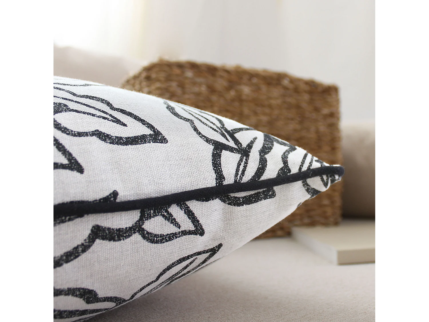 2 Coussins carré, déhoussable, imprimé feuilles, Collection Lodge, CMADECO - Noir