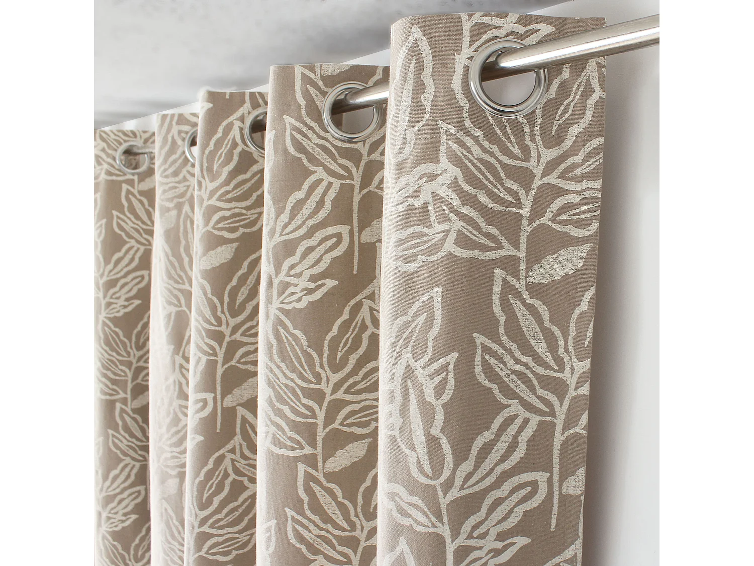 Lot de 2 rideaux à Œillets, 140x240cm, Motifs feuilles, Coton Chambray, Collection Lodge, CMADECO - Beige