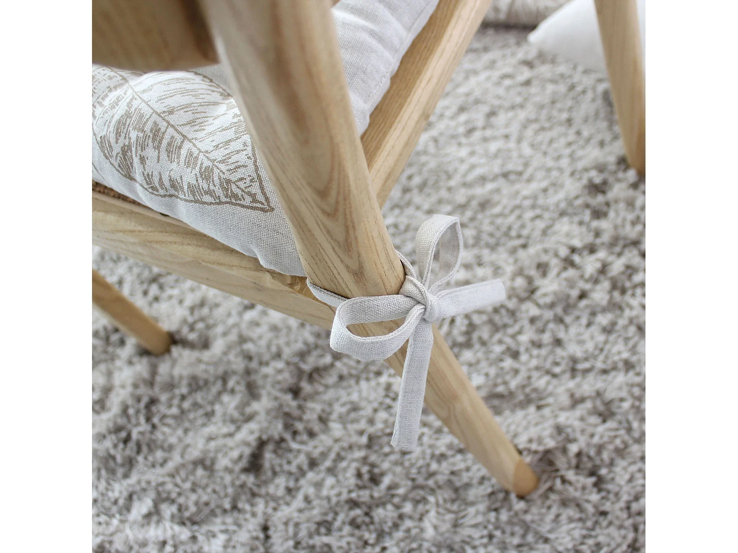 Lot de 4 galettes de chaise carrées 38x38 cm – coton à motif végétal – avec nouettes – Collection Natura CMADECO - Blanc