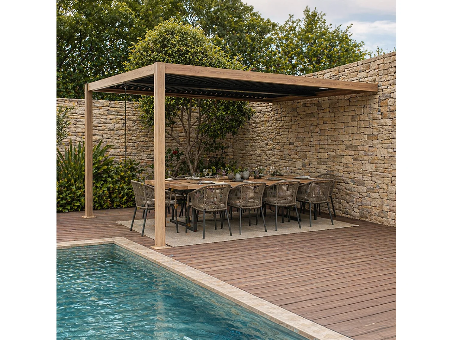 Pergola bioclimatique 4x3m adossée effet bois SIFNOS
