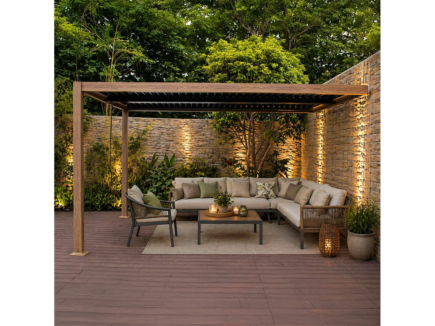 Pergola bioclimatique 4x3m adossée effet bois SIFNOS