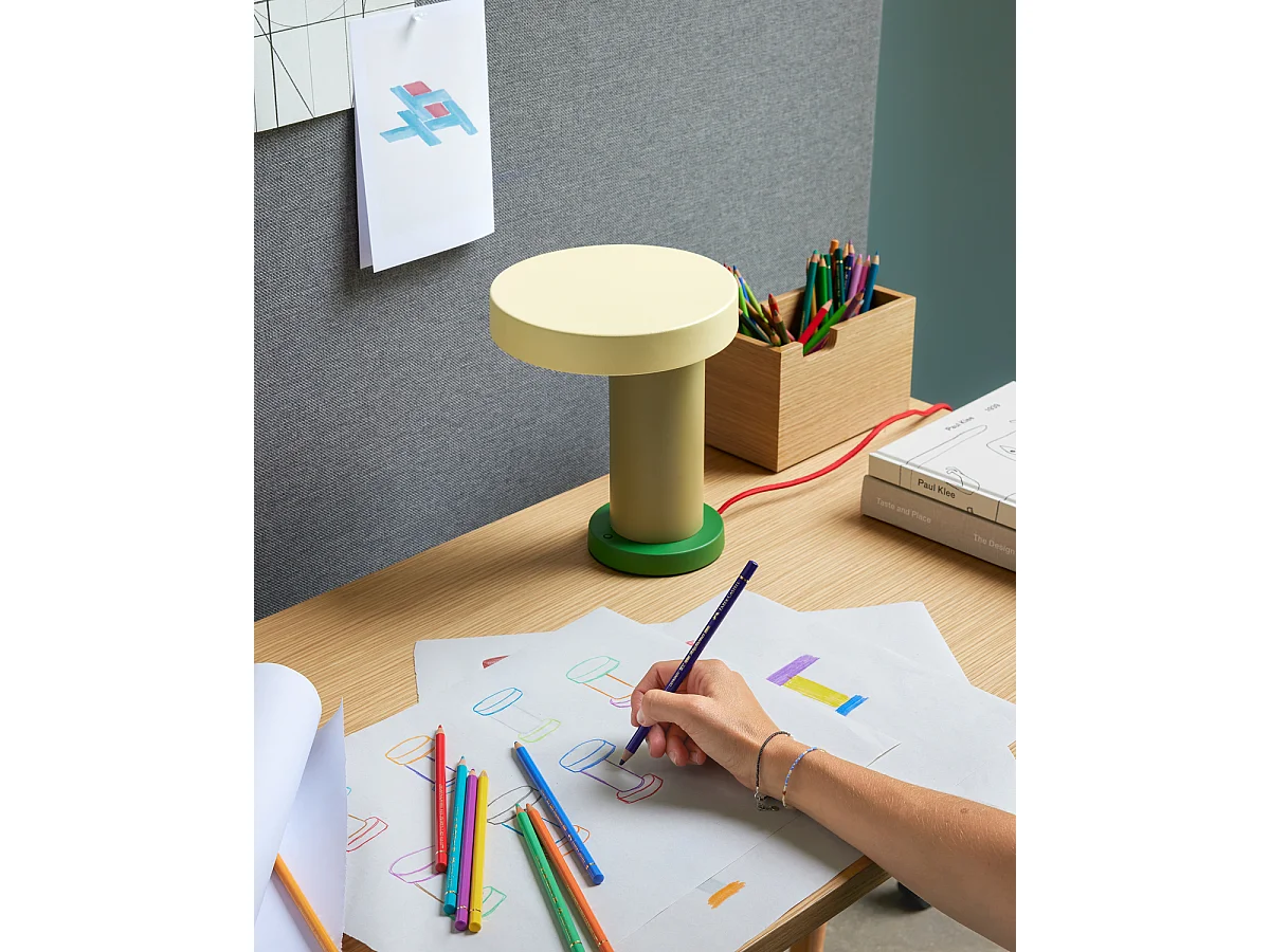 Hübsch Lampe de Table Vert Olive Iron MAGIC