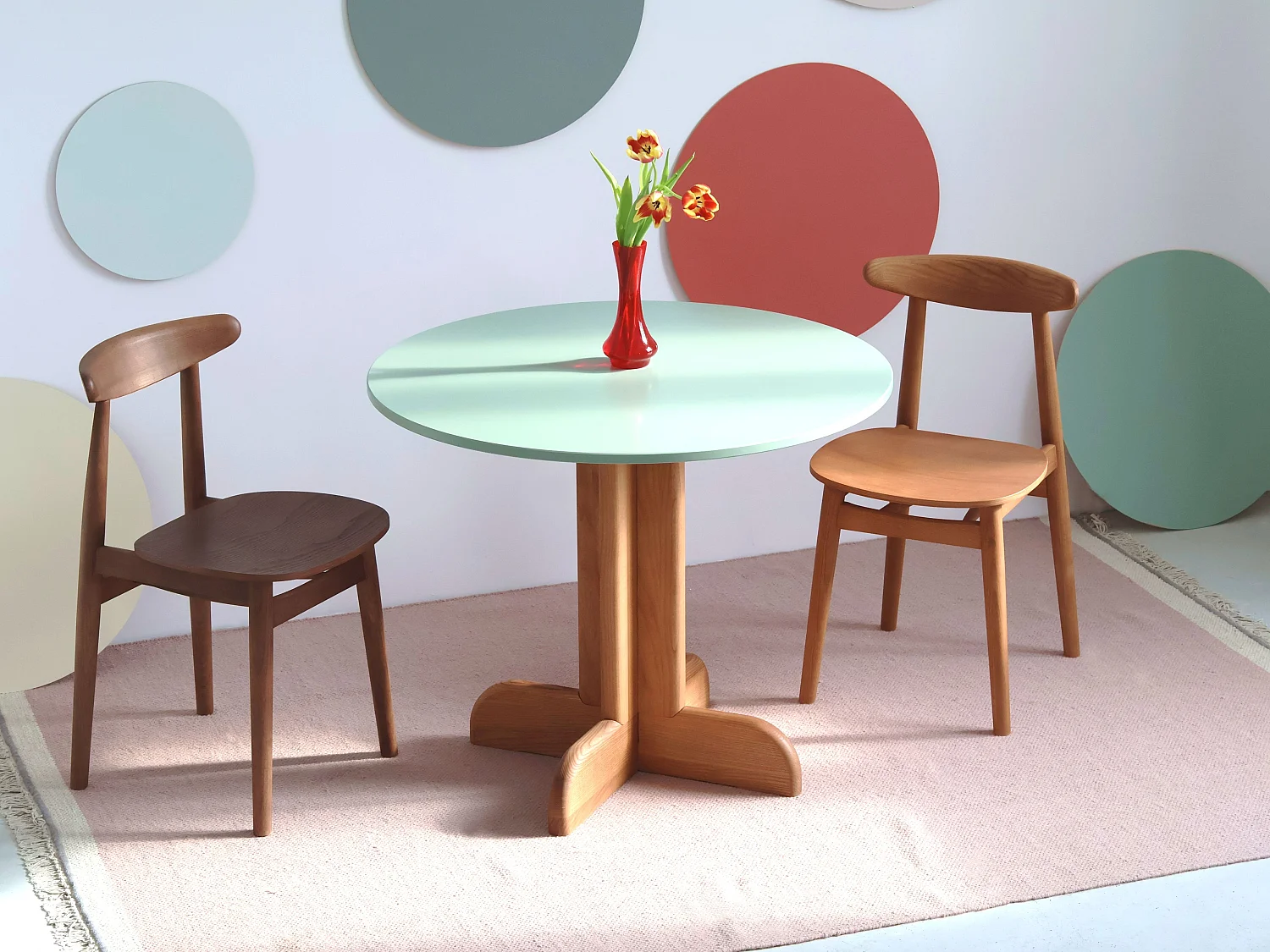 Table à manger ronde Dega Ø 80 cm, 2 personnes - Vert Sauge | Pied en frêne teinté chêne