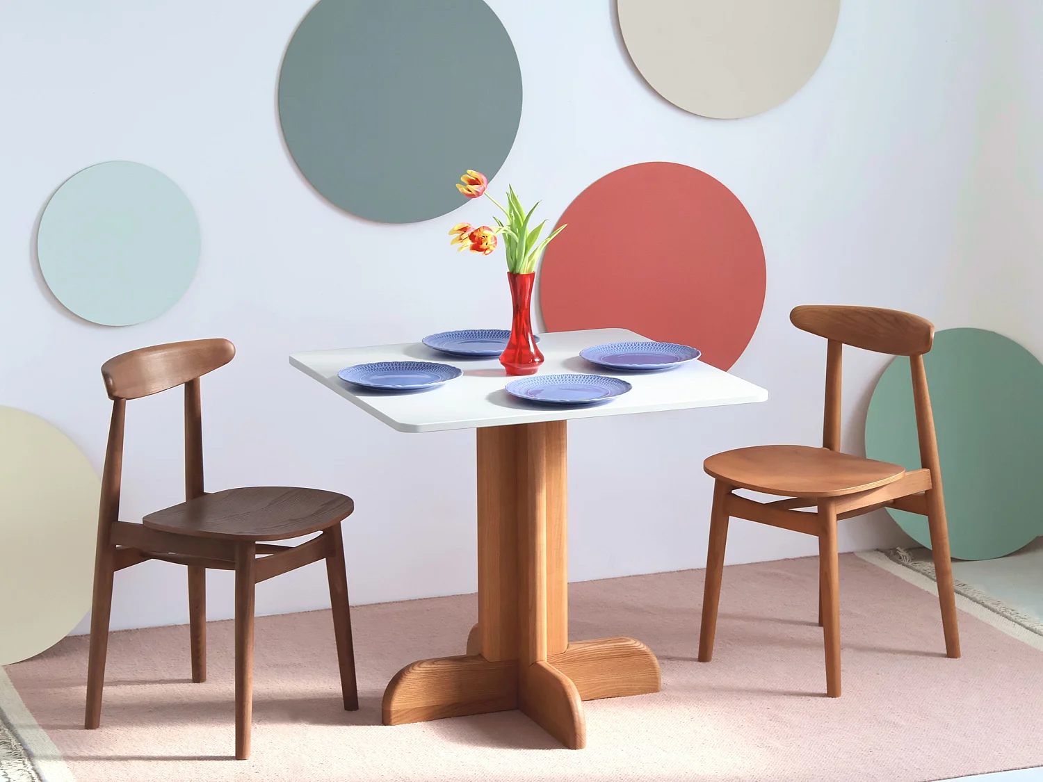 Mesa de jantar quadrada Dega 80x80 cm, 2 pessoas – Branco | Pé de freixo tingido nogueira