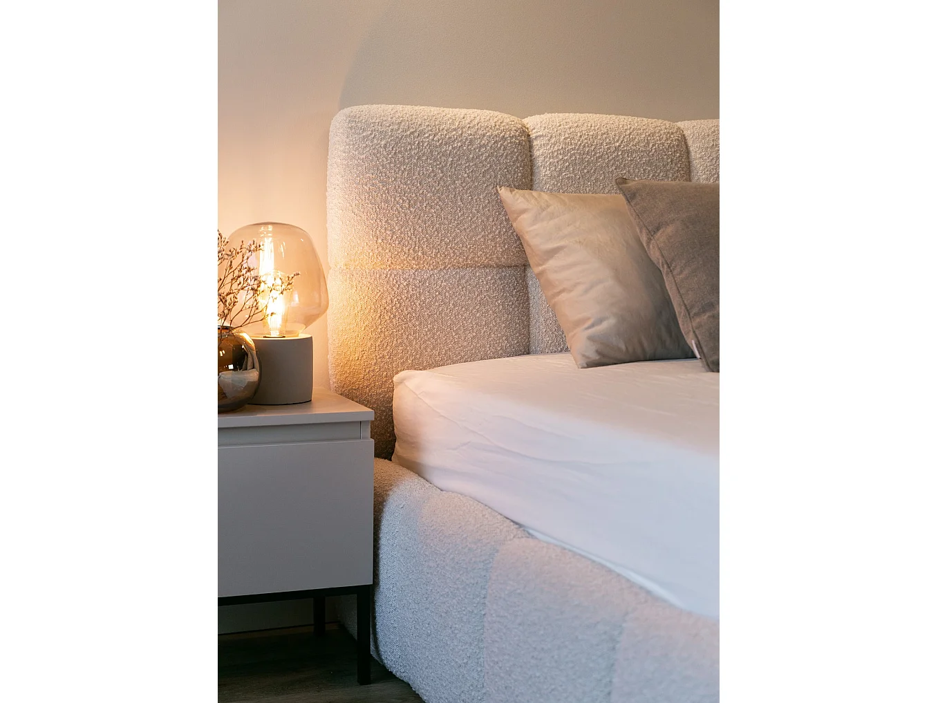 Gestoffeerd bed met opbergruimte 160x200 cm – Bouclé Lichtbeige – CLOUDY
