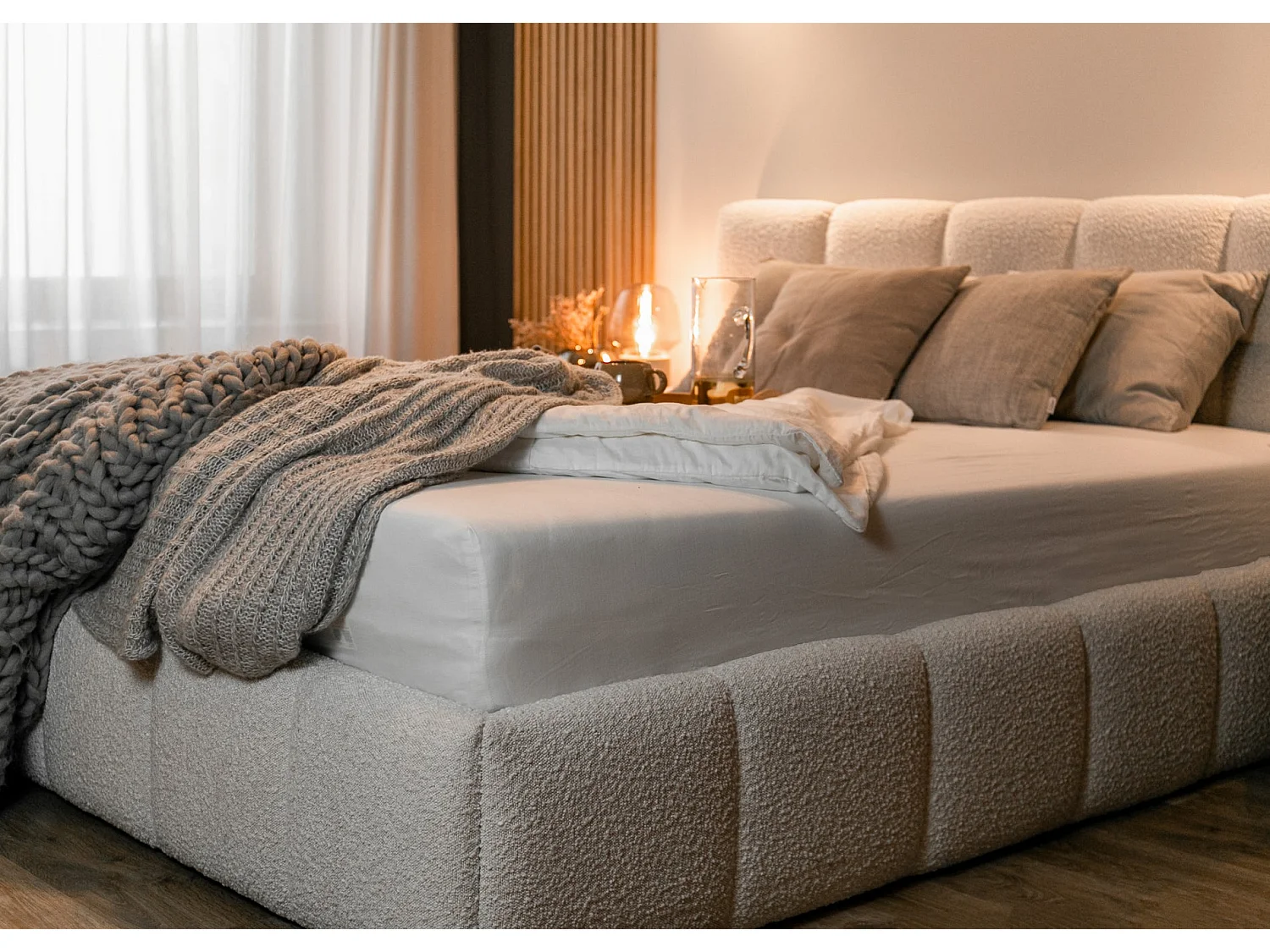 Gestoffeerd bed met opbergruimte 160x200 cm – Bouclé Lichtbeige – CLOUDY