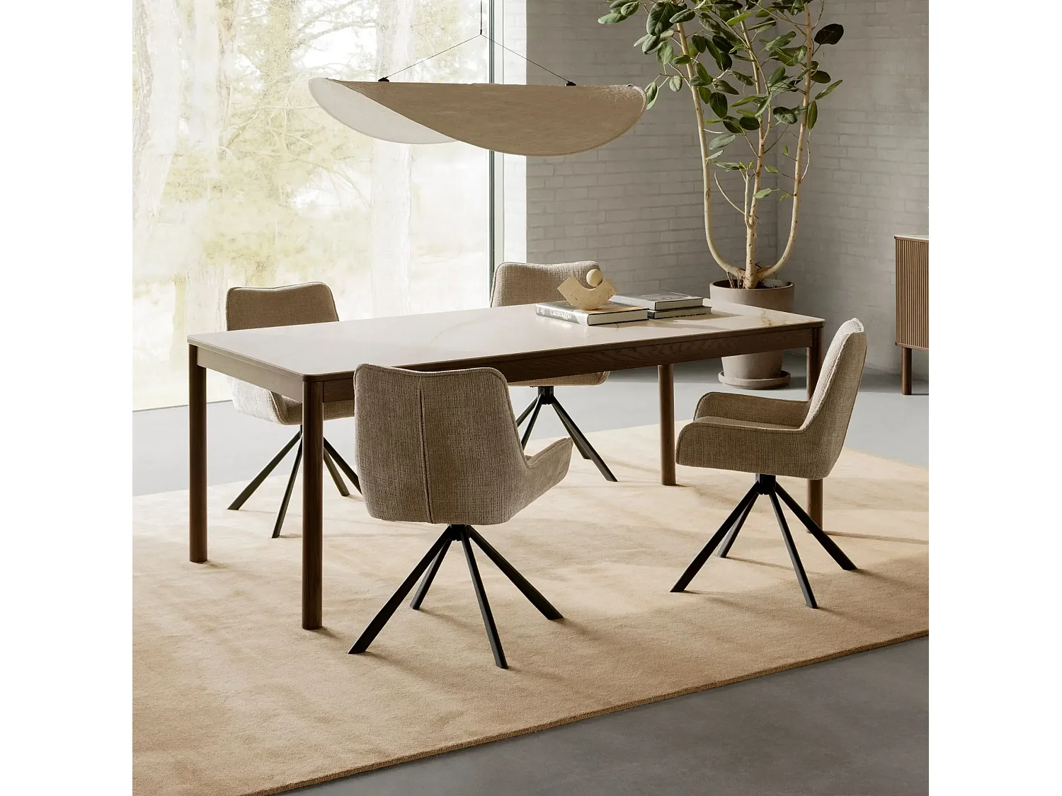 Fauteuil de salle à manger pivotant en tissu beige (lot de 2) - ELIO