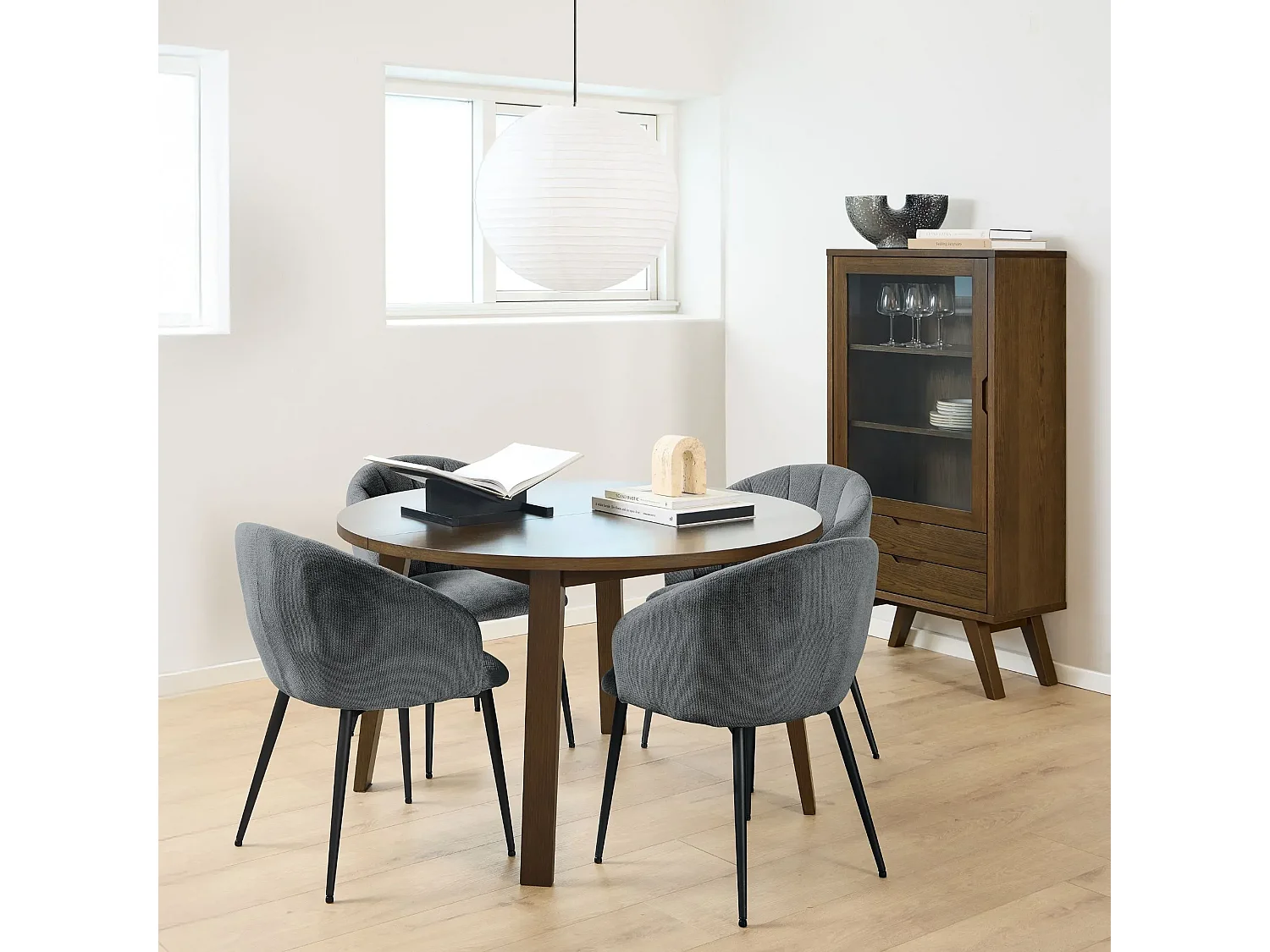 Vitrine scandinave en chêne fumé 1 porte 2 tiroirs - ALISIA