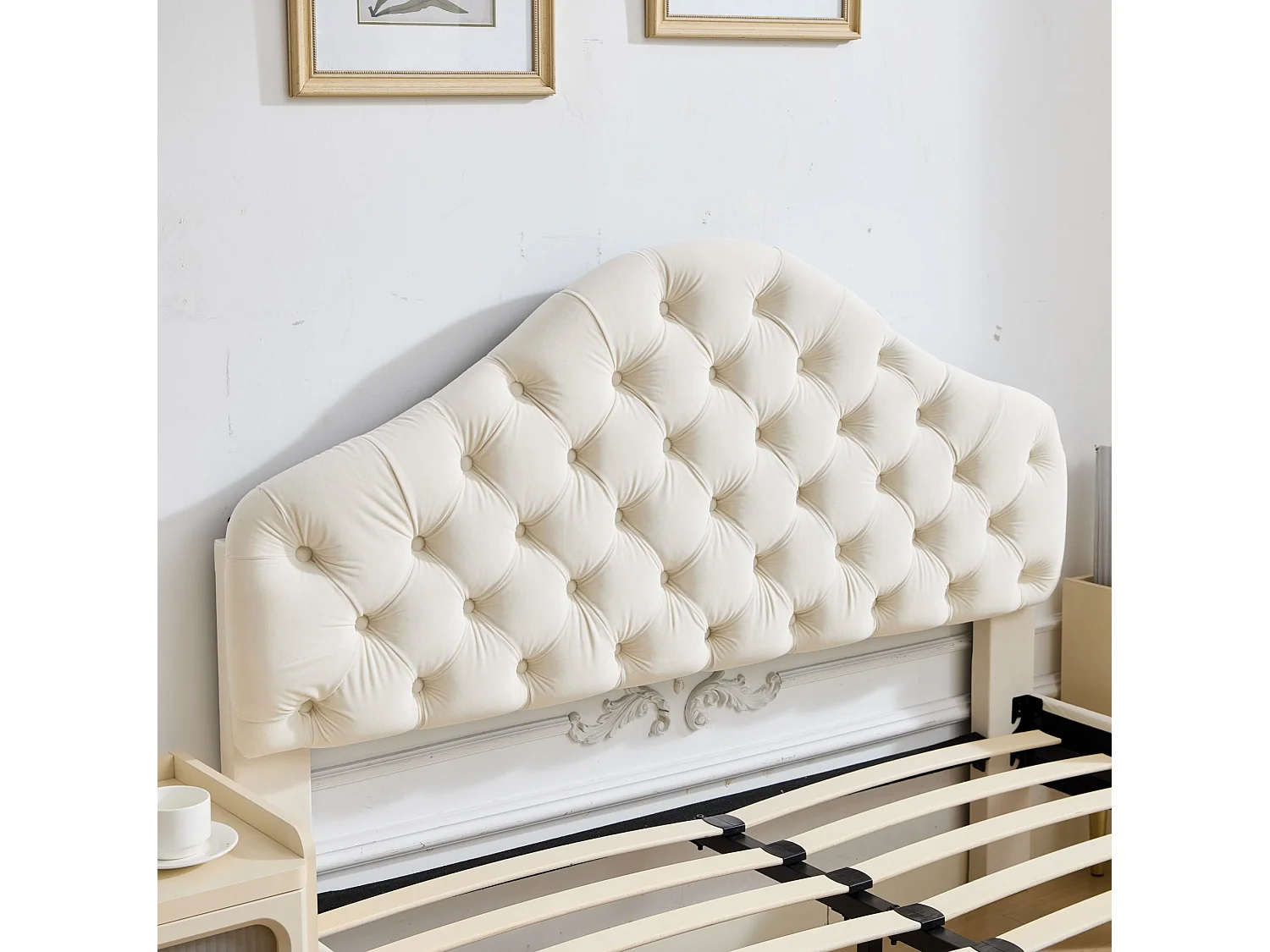 Lit adulte 140x200 cm avec tête de lit réglable, sommier à lattes en bois, en velours, beige, sans matelas