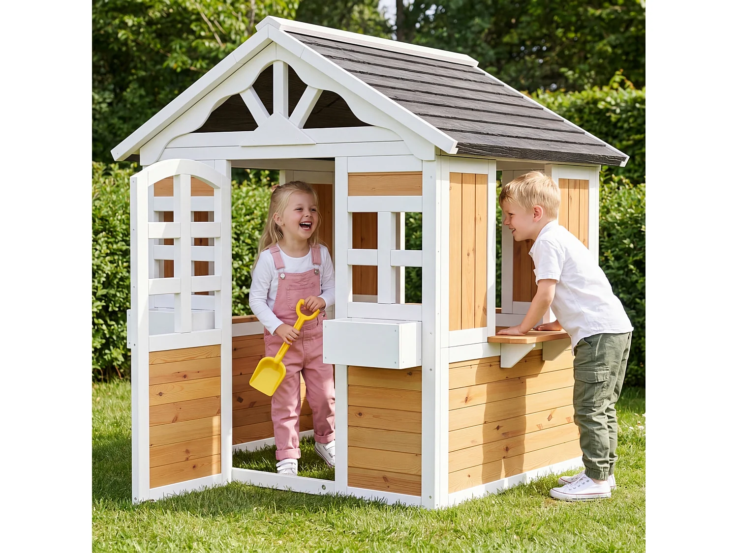 Maisonnette de jardin pour enfants en bois de sapin, cabane outdoor avec fenêtre de vente, jardinière et toit résistant, certifiée EN 71 - naturel/noir