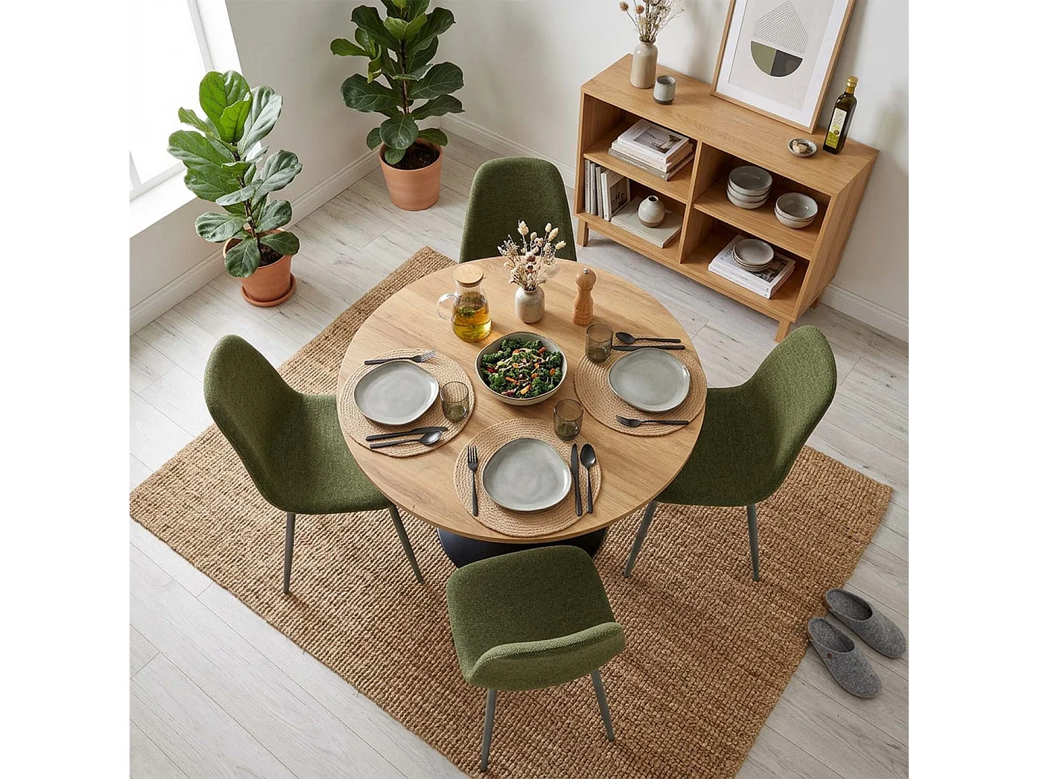 CLIFTOCHARLTON - Table à manger ronde de 80 cm en imitation chêne et pieds métal noirs avec 4 chaises en tissu vert foncé
