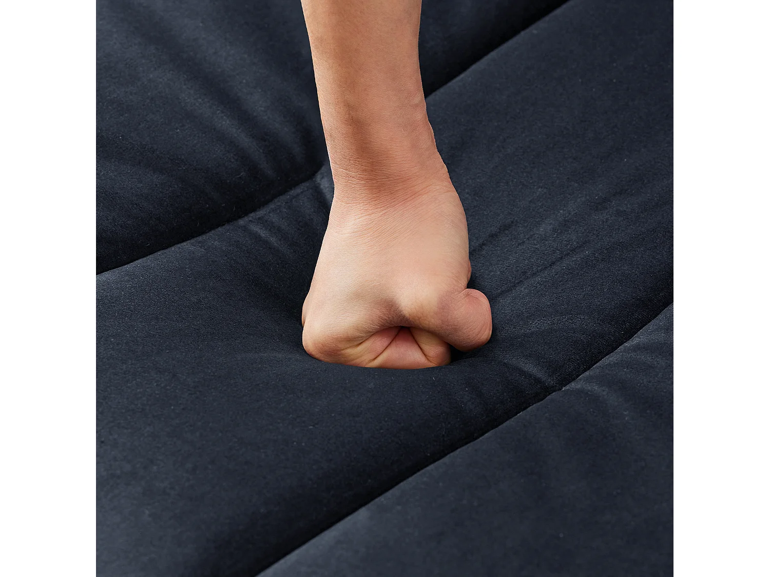 3-Sitzer-Schlafsofa aus Samtstoff – Schwarz