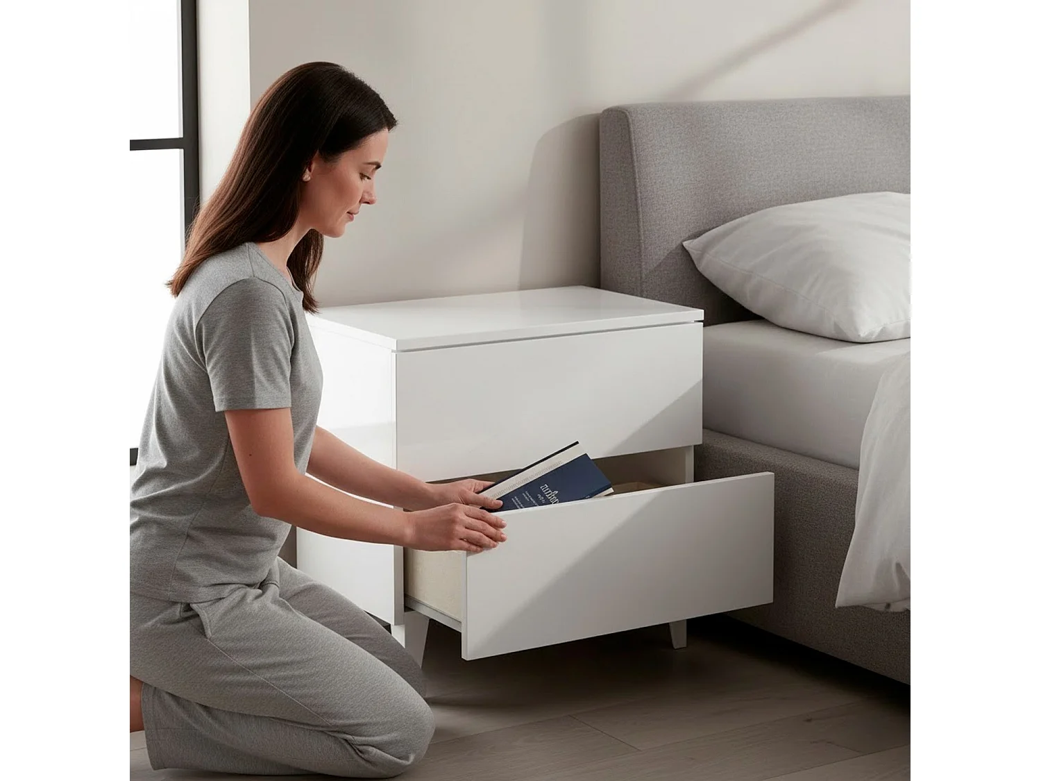 Comodino Moderno A 2 Cassetti Mobiletto Da Camera Da Letto Con Piedini Struttura Resistente In Melaminico Antigraffio Montaggio Facile 50 X 34 X 39 Cm Bianco Lucido