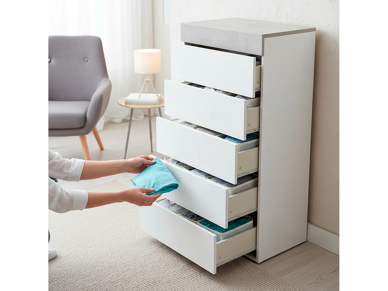 Comò Cassettiera Settimino Per Camera Da Letto Con 5 Cassetti Design Moderno Salvaspazio Con Maniglie Nascoste 110 x 40 x 61 Cm Bianco E Grigio Cemento