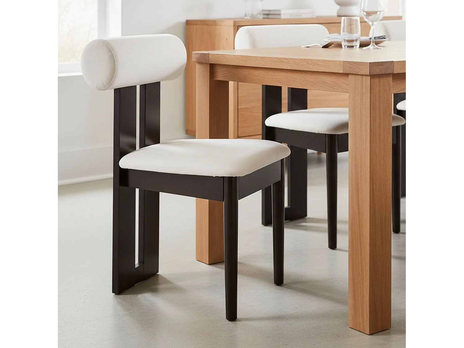 Chaise de salle à manger style intemporel Tuboli Bois foncé et Velours Crème