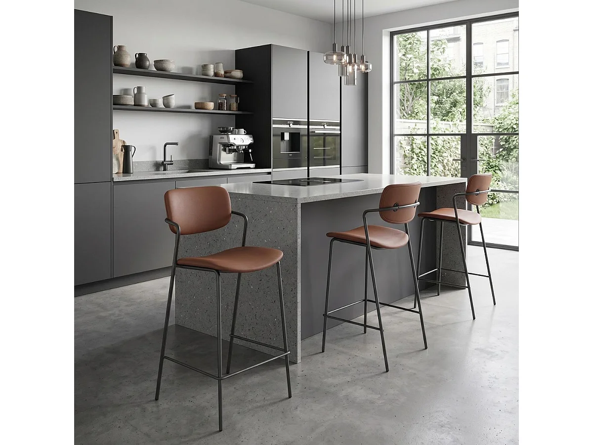 Lot de 2 tabourets de bar structure métal noir assise et dossier en PU beige - AKIMA