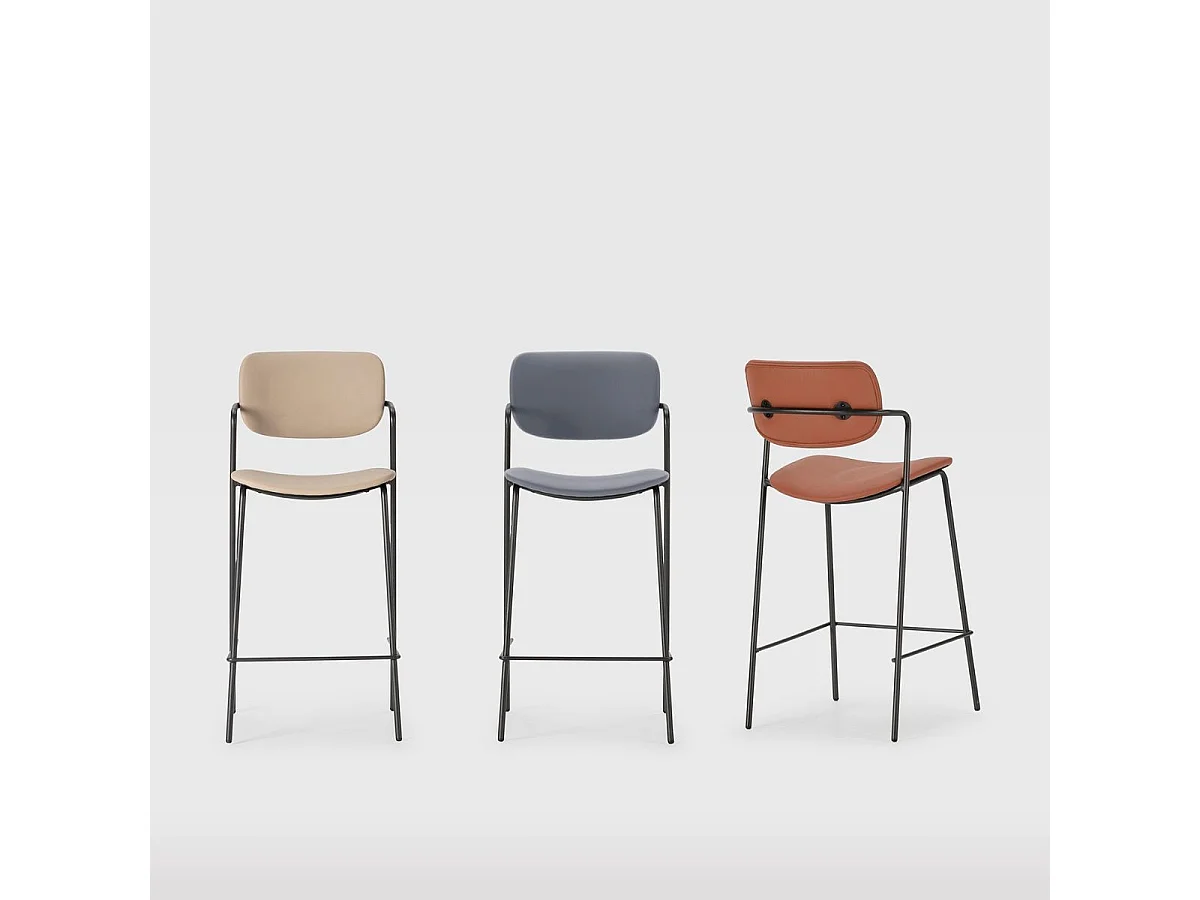 Lot de 4 tabourets de bar structure métal noir assise et dossier en PU brique - AKIMA