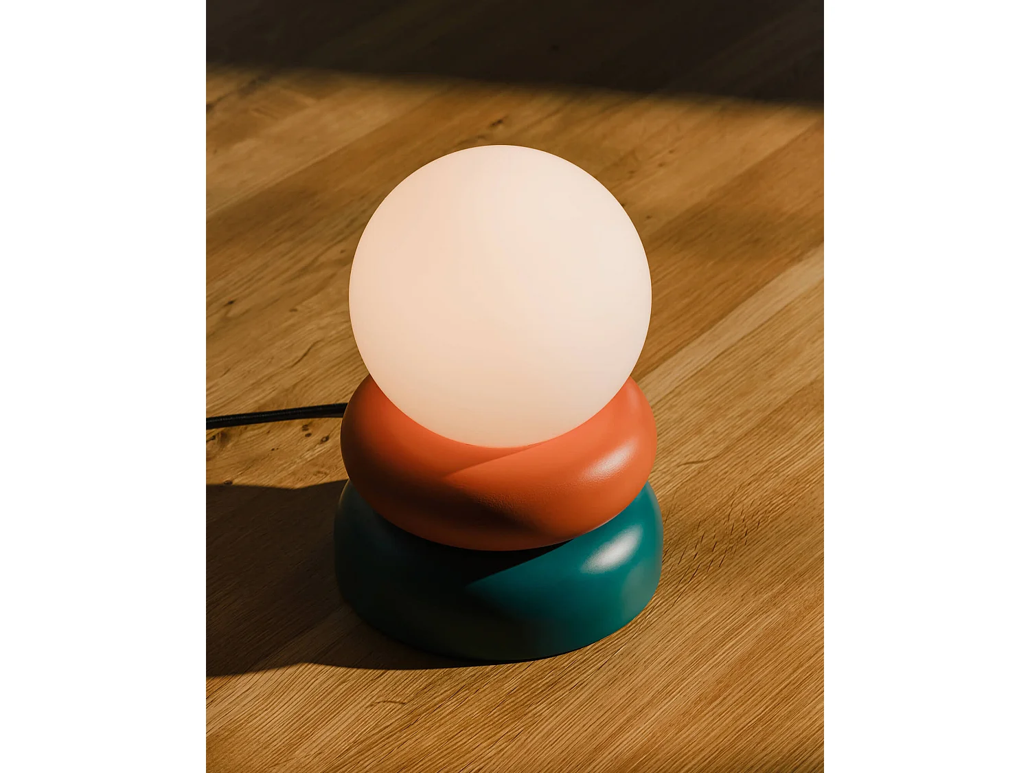noo.ma Otem Tischlampe - stromlinienförmiges Design, warmes Licht, handlich