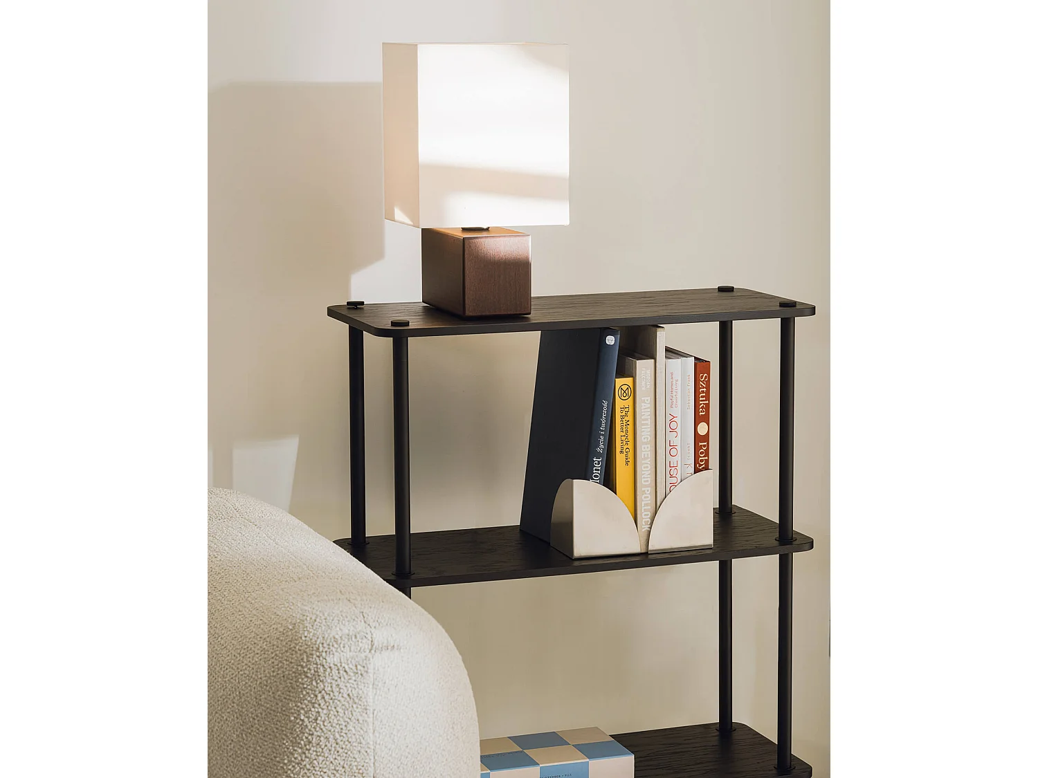 Zam tafellamp - moderne geometrische lamp met houten basis en stoffen kap