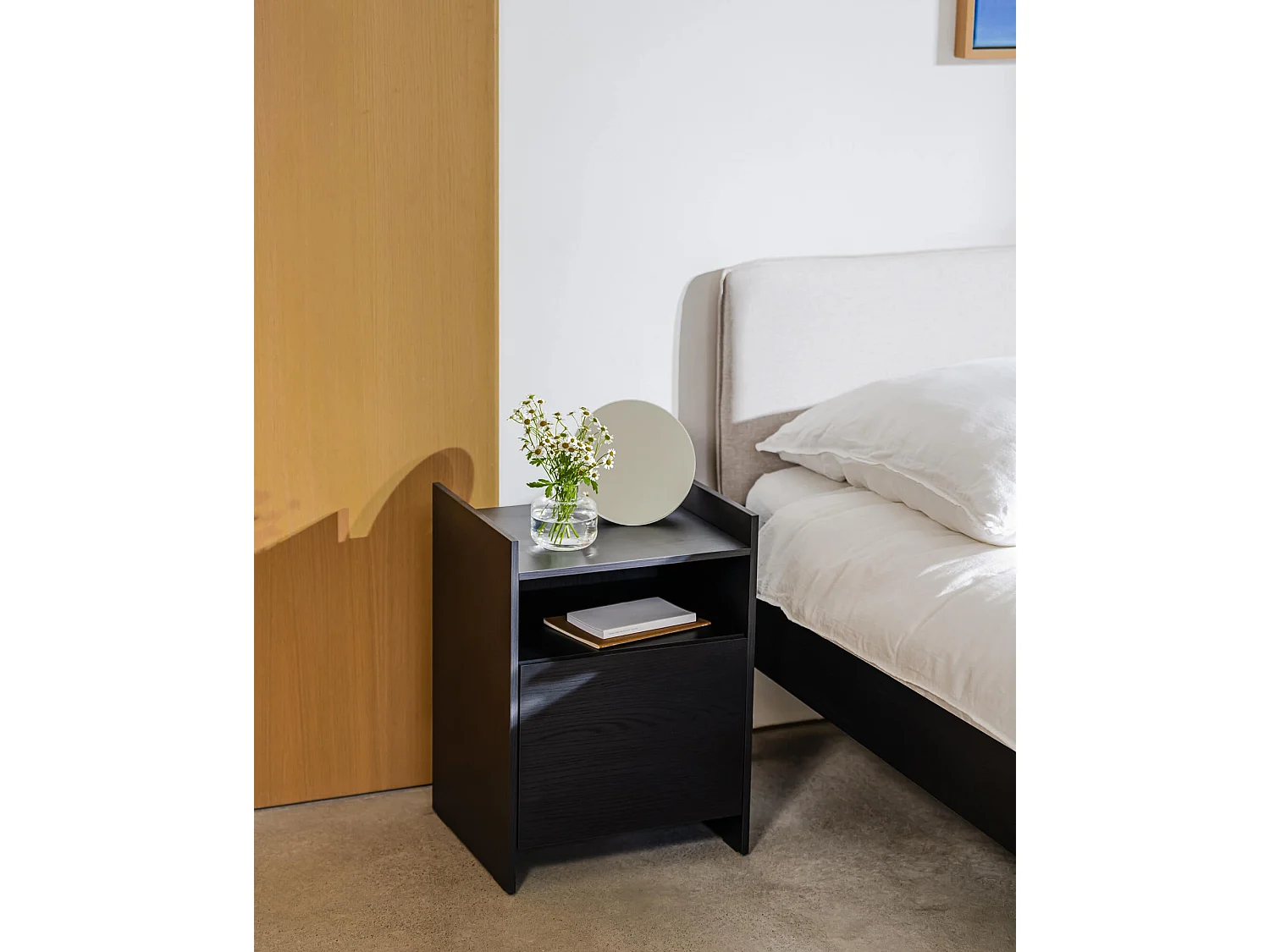 noo.ma Toopt Nachttisch - schlankes, funktionales Design mit viel Stauraum