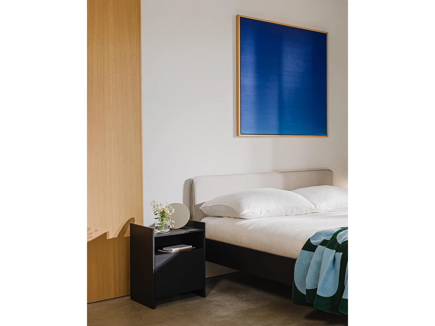 noo.ma Toopt Nachttisch - schlankes, funktionales Design mit viel Stauraum