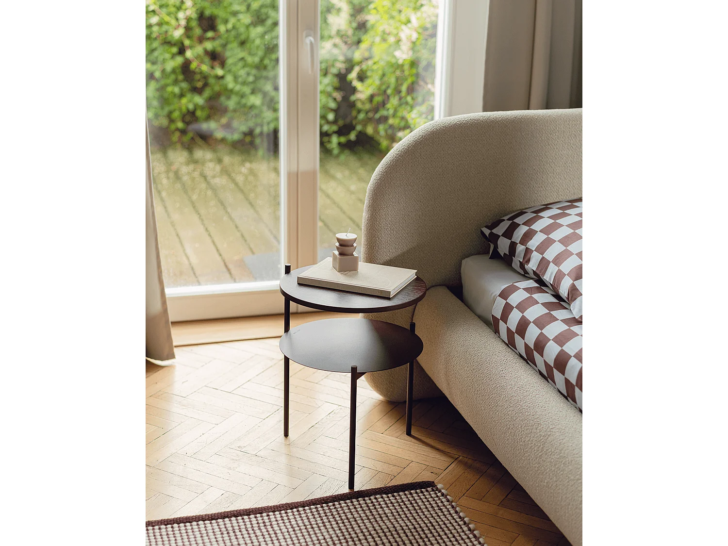 Table de chevet Tu - petite table d'appoint ronde en placage, légère et pratique