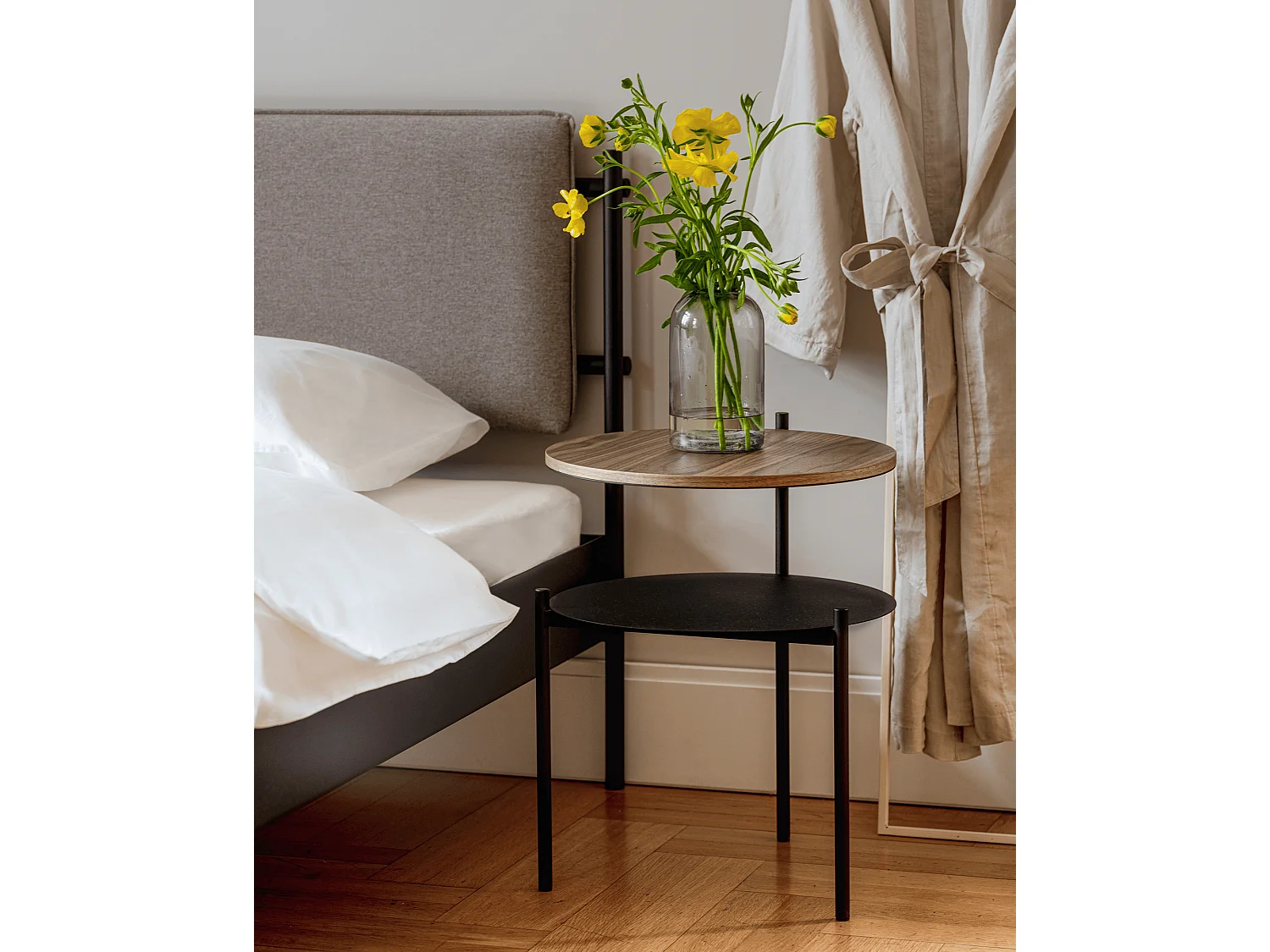 Table de chevet Tu - petite table d'appoint ronde en placage, légère et pratique