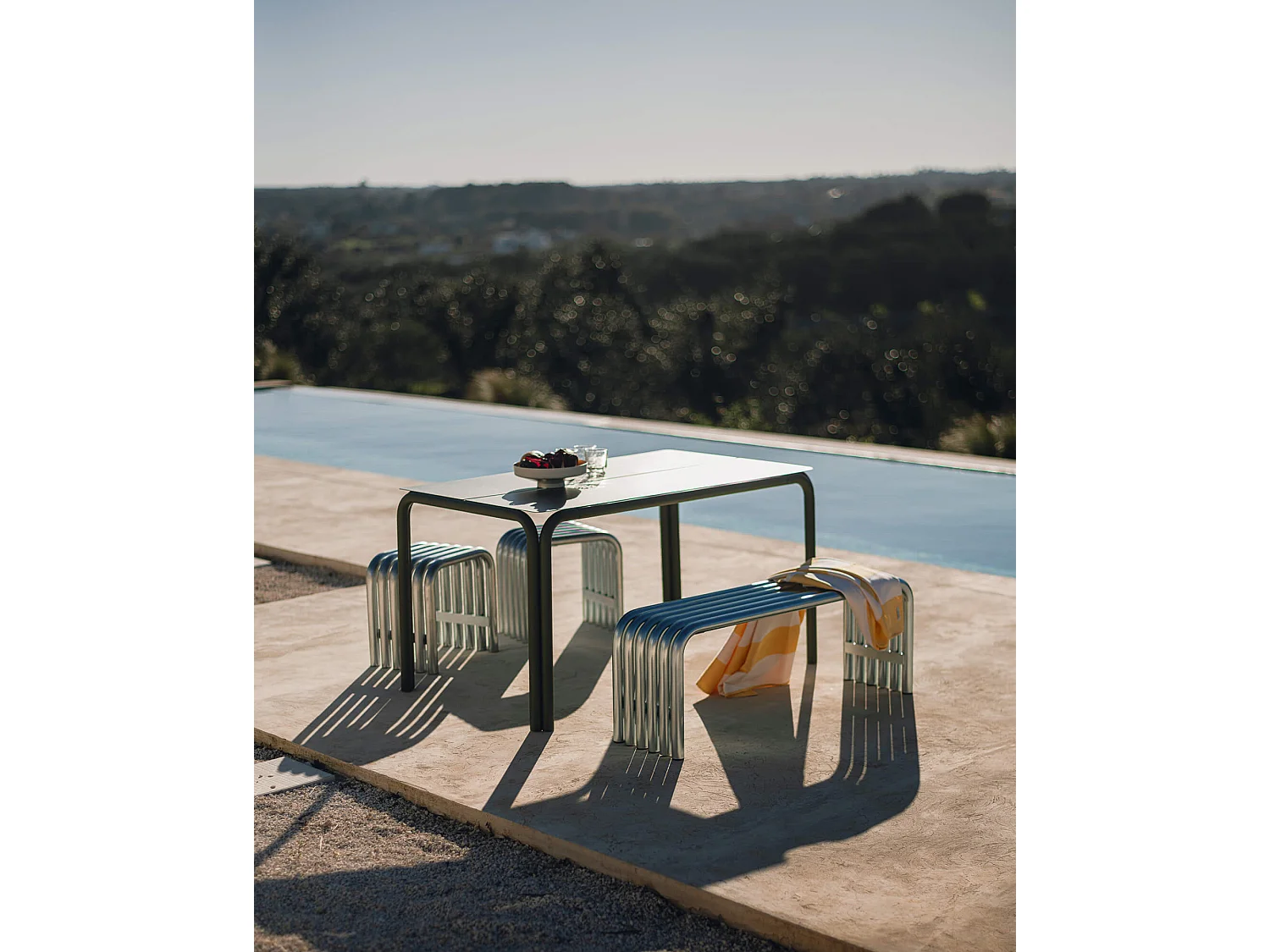 Nokk Sitzbank - wetterfeste Stahlbank für Terrasse, Balkon und Innenbereich