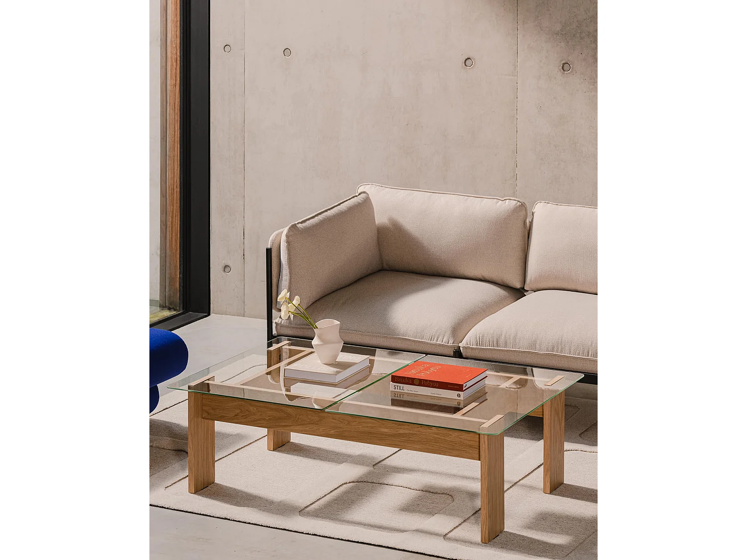 Table basse Naiko - plateau en verre, structure chêne, design minimaliste et intemporel