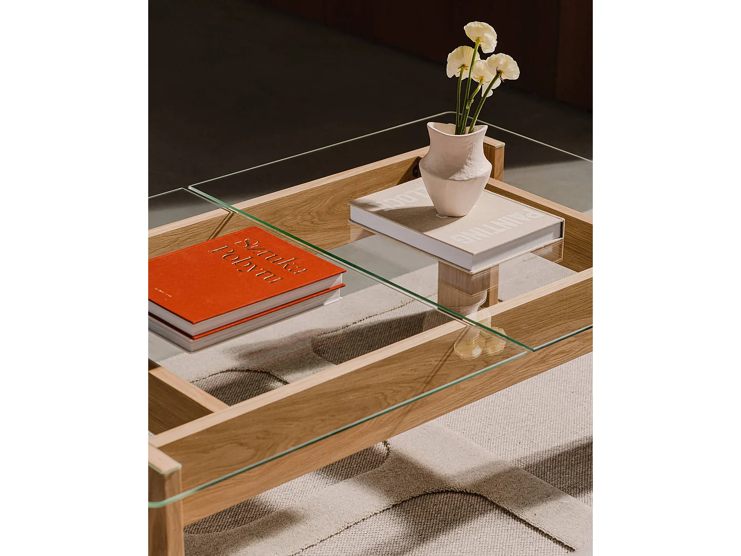 Table basse Naiko - plateau en verre, structure chêne, design minimaliste et intemporel