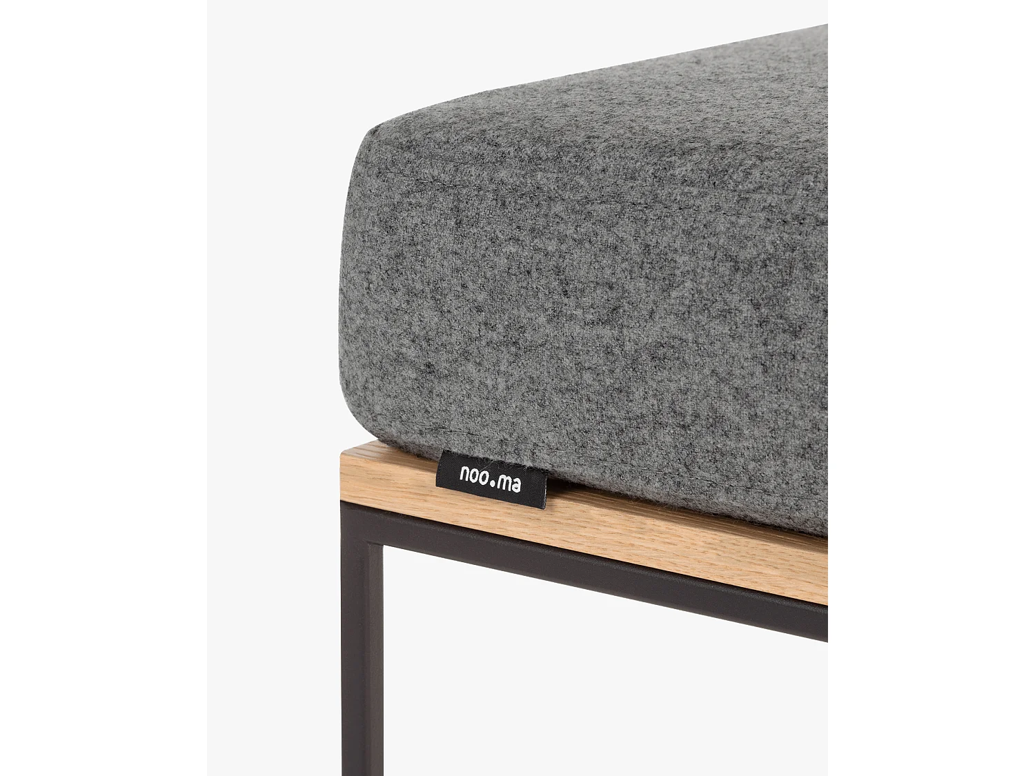 Pouf Feo - pouf carré minimaliste en chêne noir avec coussin en laine